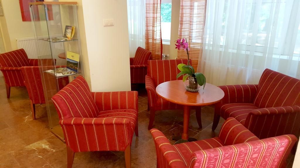 Salgo Hotel Salgotarjan Ngoại thất bức ảnh