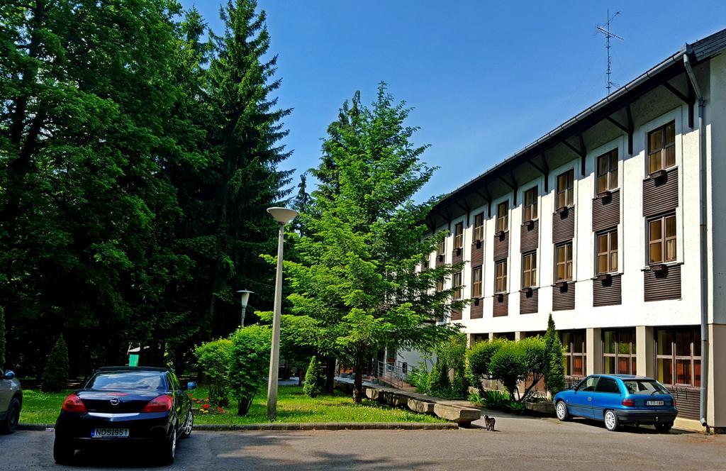 Salgo Hotel Salgotarjan Ngoại thất bức ảnh