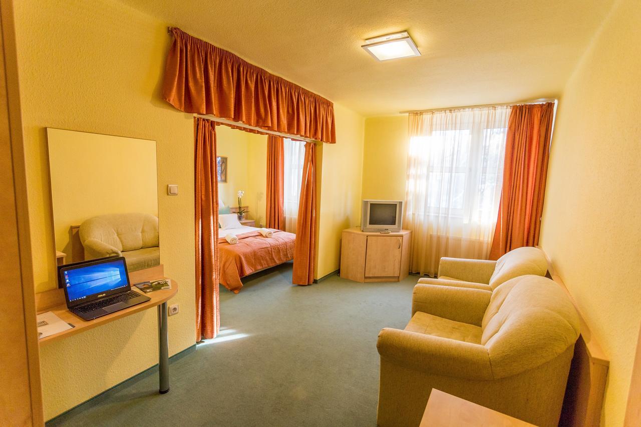 Salgo Hotel Salgotarjan Ngoại thất bức ảnh