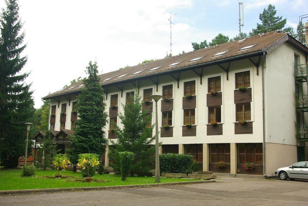 Salgo Hotel Salgotarjan Ngoại thất bức ảnh