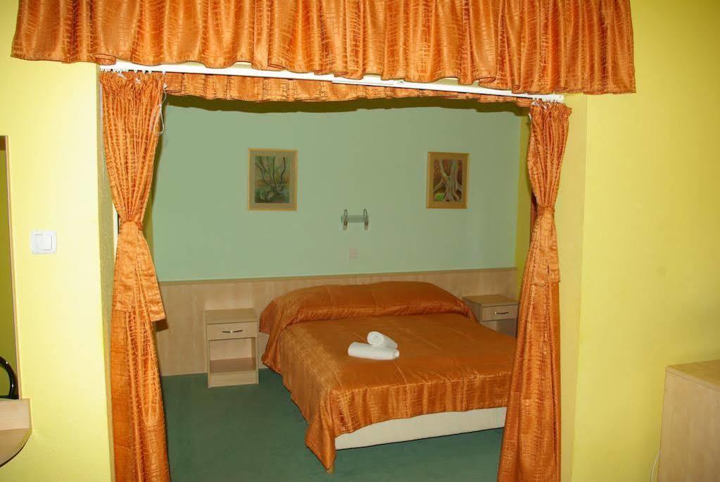 Salgo Hotel Salgotarjan Ngoại thất bức ảnh